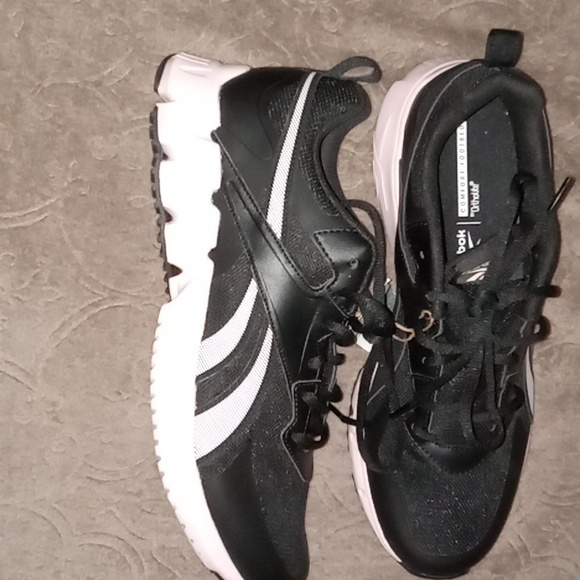 *NEW*Reebok running shoes - Picture 2 of 3
